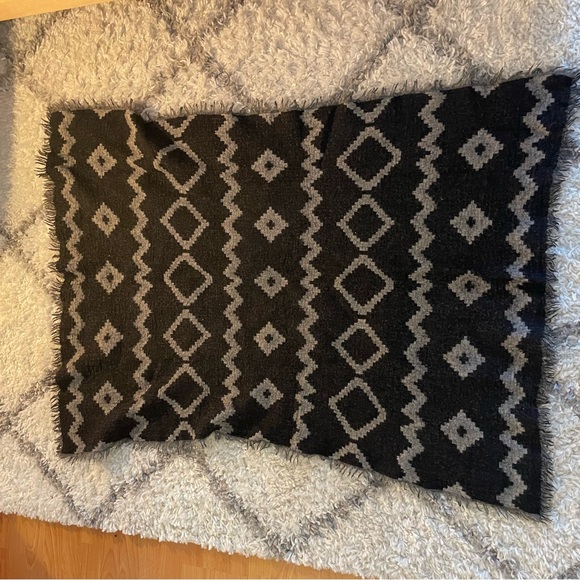 Aritzia scarf - Picture 2 of 2